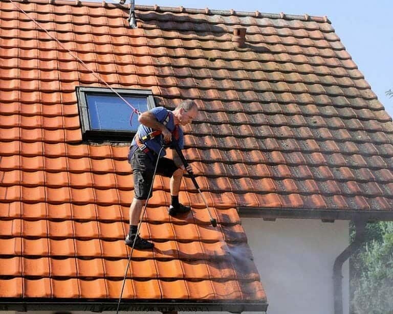 Professional exterior house cleaning service in Auckland